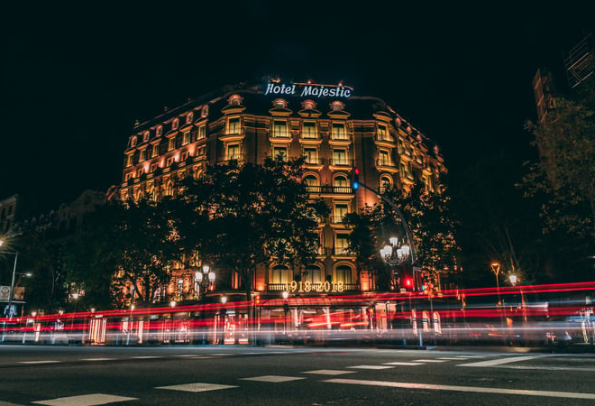 Noční fotografie hotelu